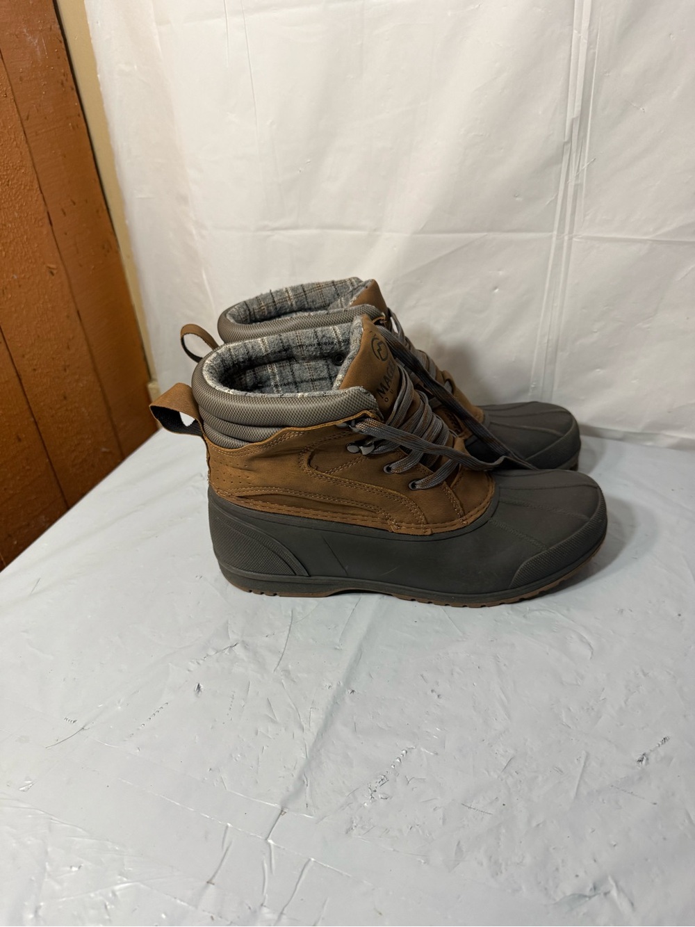 Magellan Outdoors Boys All Weather Duck Boots size 6D